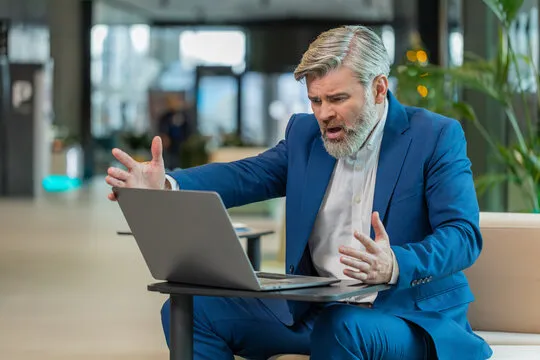 图表与回测示意